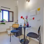 לינה וארוחת בוקר L'antro Di Dedalo 4*